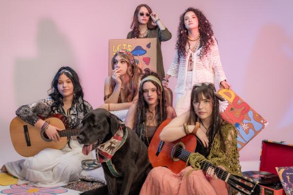 Imagen Sesion-caracterizacion-Hippie-y-anos-70-EISV-17-de-junio-2024-fotos-MartinAbelLiaJorge-116.jpg