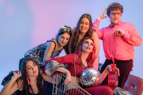 Imagen Sesion-caracterizacion-Hippie-y-anos-70-EISV-17-de-junio-2024-fotos-MartinAbelLiaJorge-365.jpg