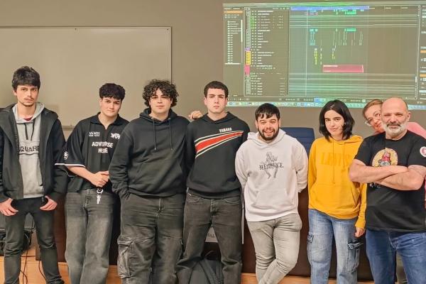 Imagen Alumnos-de-los-ciclos-de-Sonido-y-Videodj-con-Suso-Ramallo-03.jpg